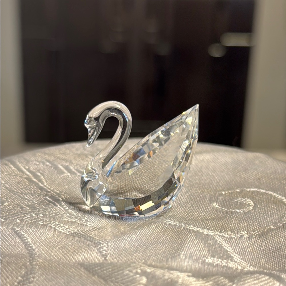 SWAROVSKI SWAN 🦢 Feathered Beauties Collection 100 YEARS ADDITION. Boxed 1 1/8” - Picture 4 of 8
